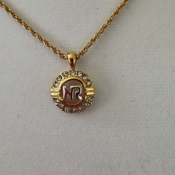 NINA Ricci authentic necklace - Picture 2 of 4